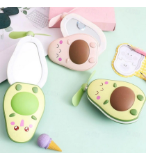 Mini ventilatore Avocado verde mod.2 con luce led e specchio per il trucco,make up con ricarica usb Dimensioni:12x7,4x4cm Mini ventilatore Avocado verde mod.2 con luce led e specchio per il trucco,make up con ricarica usb Dimensioni:12x7,4x4cm