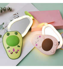 Mini ventilatore Avocado verde mod.2 con luce led e specchio per il trucco,make up con ricarica usb Dimensioni:12x7,4x4cm Mini ventilatore Avocado verde mod.2 con luce led e specchio per il trucco,make up con ricarica usb Dimensioni:12x7,4x4cm