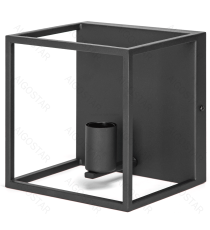 Applique in metallo nero attacco E27 max. 40w misura L22xW18xH22cm da interno Telaio in ferro stile vintage Applique in metallo nero attacco E27 max. 40w misura L22xW18xH22cm da interno Telaio in ferro stile vintage