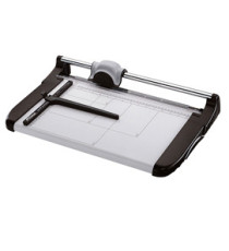 Taglierina a lama rotante 3018 - 37 x 54,6 x 10 cm - 360 mm (A4) - 15 fogli - grigio/nero - Titanium Taglierina a lama rotante 3018 - 37 x 54,6 x 10 cm - 360 mm (A4) - 15 fogli - grigio/nero - Titanium