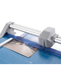 Taglierina a rullo professionale 550 - 55 x 36 cm - 360 mm - 20 fogli - blu/grigio - Dahle Taglierina a rullo professionale 550 - 55 x 36 cm - 360 mm - 20 fogli - blu/grigio - Dahle