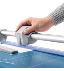 Taglierina a rullo professionale 550 - 55 x 36 cm - 360 mm - 20 fogli - blu/grigio - Dahle Taglierina a rullo professionale 550 - 55 x 36 cm - 360 mm - 20 fogli - blu/grigio - Dahle
