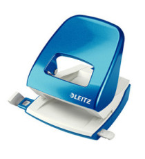 Perforatore 5008 New NeXXt WOW - passo 8 cm - max 30 fogli - 2 fori - blu metallizzato - Leitz Perforatore 5008 New NeXXt WOW - passo 8 cm - max 30 fogli - 2 fori - blu metallizzato - Leitz