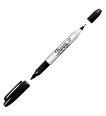 Marcatore Permanente Twin tip doppia punta - una punta fine 1,0mm - una punta extra fine 0,5mm - nero - Sharpie Marcatore Permanente Twin tip doppia punta - una punta fine 1,0mm - una punta extra fine 0,5mm - nero - Sharpie
