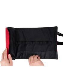 Astuccio arrotolabile Roller - con astuccio zip interno - 24 scomparti - 7,5 x 21,5 cm - tessuto - rosso - Koh.I.Noor Astuccio arrotolabile Roller - con astuccio zip interno - 24 scomparti - 7,5 x 21,5 cm - tessuto - rosso - Koh.I.Noor