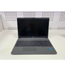 [Scatola aperta]Laptop HP 250 G8 (i3-1115G4/4 GB RAM/256 GB SSD/15,6&quot. HD/Free DOS) *praske na ohišju / i3 / RAM 4