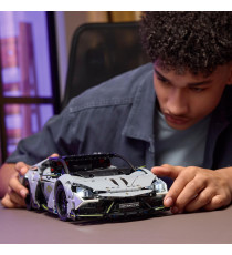 Lego Technic - Super Sports Car Lamborghini Revuelto - Lego 42214 Auto Telecomandata con Luci, Sterzo e Batteria Anni 10+ 1135pz