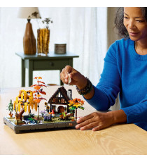 Lego Icons - Giardino autunnale del cottage - Lego 10371 con Casa, 4 Alberi, Animali e Fiori 1102pz Anni 18+