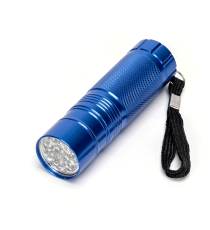 Torcia led 311667 a batteria 3AAA,luce fredda,40 lumen illumina fino a 40mt misura D90xH25 mm disponibile in 4 colori