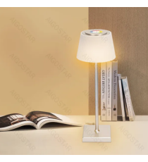 Lampada da scrivania ricaricabile argento 4W 400lumen,RGB+CCT con regolazione intensità e cambio colore touch, L130xW130xH380mm Lampada da scrivania ricaricabile argento 4W 400lumen,RGB+CCT con regolazione intensità e cambio colore touch, L130xW130xH380mm