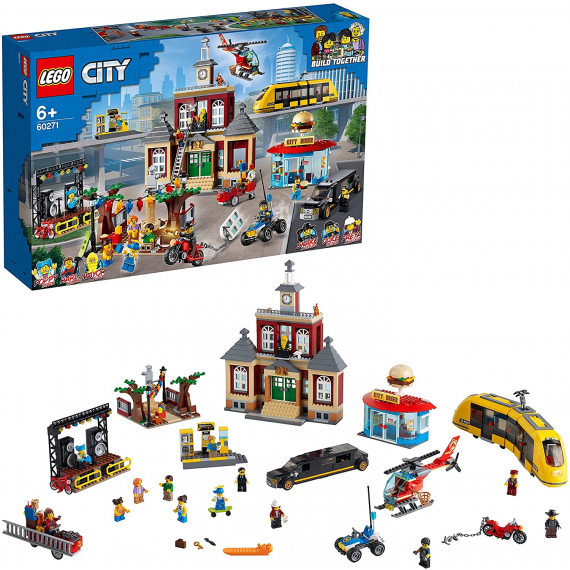 Il playset Piazza principale LEGO City con municipio e tavola calda